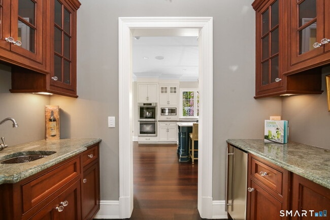 Building Photo - 774 South Ave