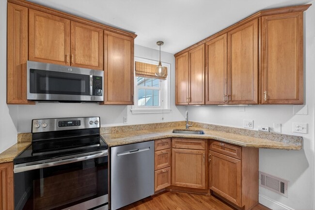 Building Photo - 8609 Rosalie Ave