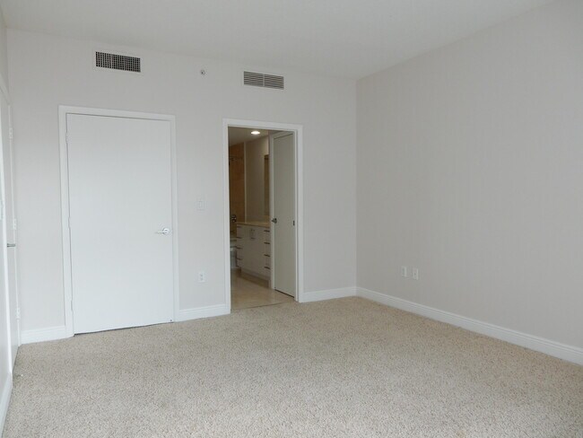 Building Photo - 550 Okeechobee Blvd