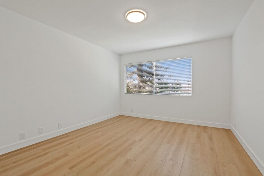 Building Photo - 12258 Montana Ave