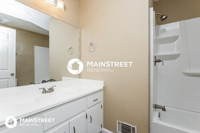 Building Photo - 5 Bedroom Pet-Friendly Home in Kennesaw, GA with Main Street Renewal