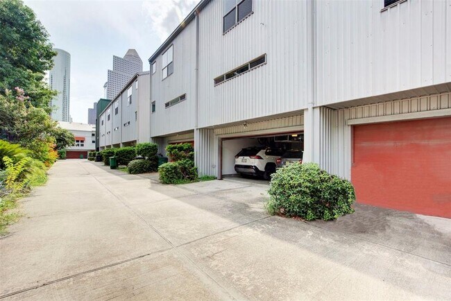 Building Photo - 918 Ruthven Street, Houston, TX 77019 - 2 ...