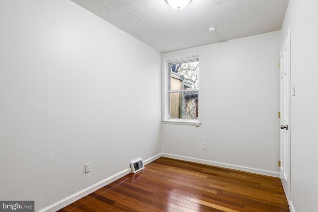 Building Photo - 1824 N Taney St