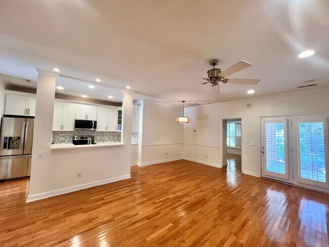 Building Photo - 1600 Sturdivant Dr