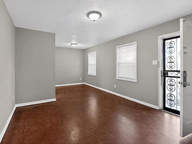 Building Photo - 4118 Westmont Rd
