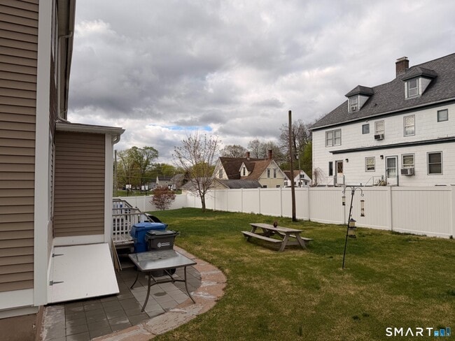 Building Photo - 10 Short St