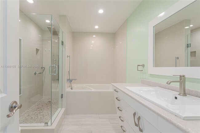 Building Photo - 231 Poinciana Island Dr