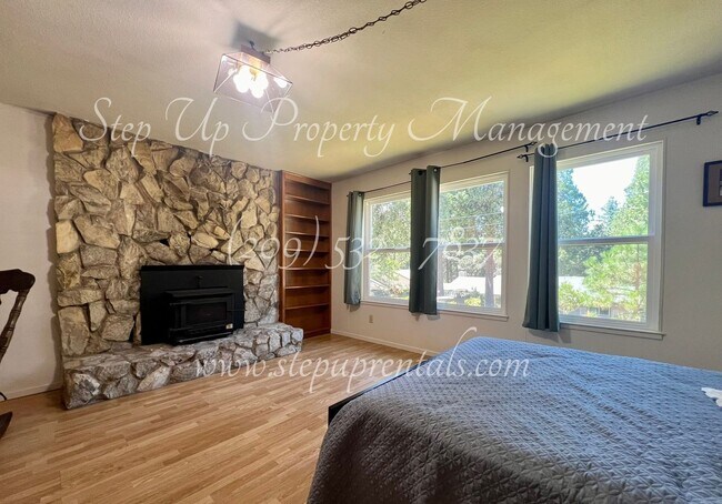 Building Photo - Inviting 3-Bedroom Home in Desirable Twain...