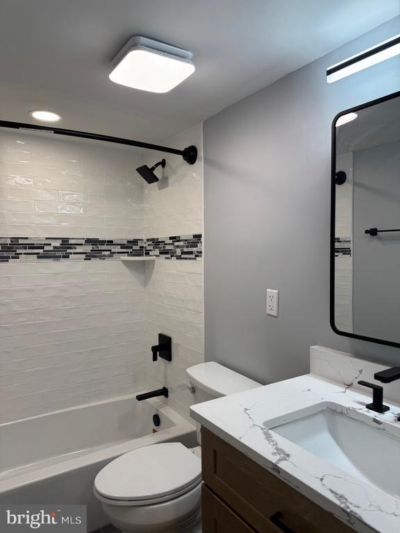 Building Photo - 317 Homeland Southway