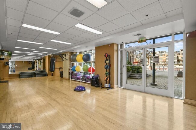 Building Photo - 100 Harborview Dr