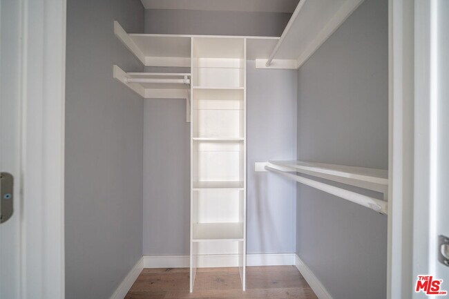 Building Photo - 11318 Miranda St