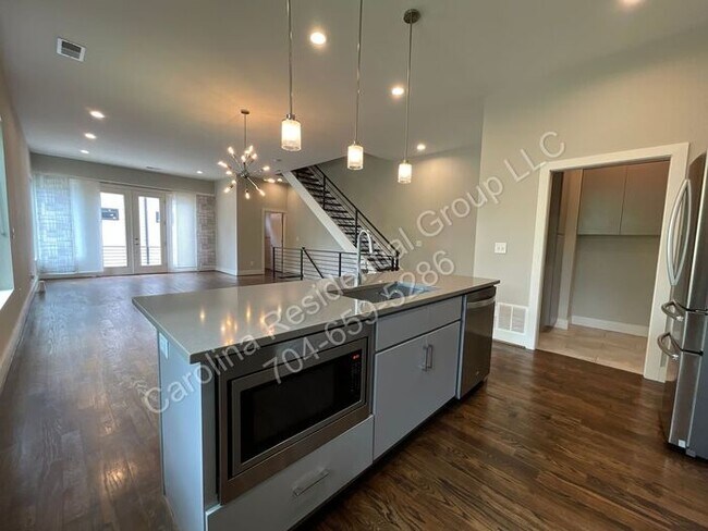 Building Photo - 1012 Westbrook Dr