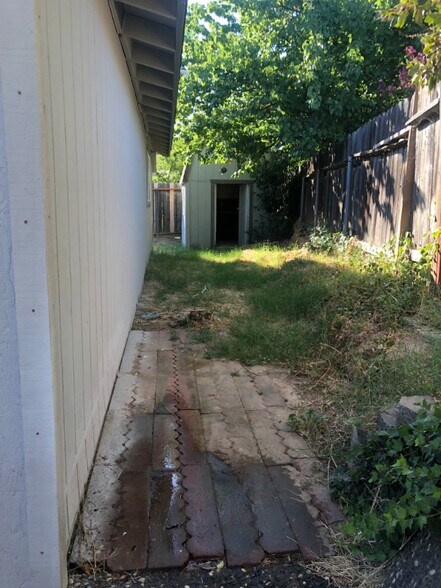 Building Photo - 7024 Woodmore Oaks Dr