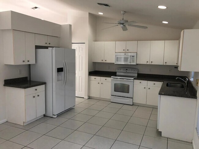 Building Photo - 22875 Barrister Dr