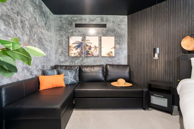 Building Photo - 8743 Thomas Dr