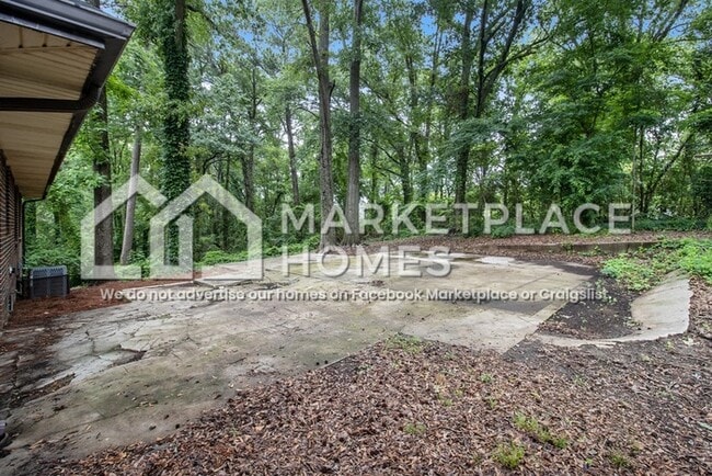 Building Photo - 2760 Dearwood Dr SW