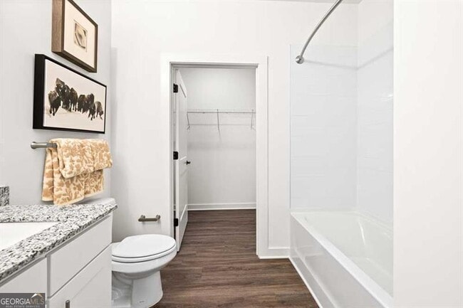 Building Photo - 2023 W Iris Dr SE