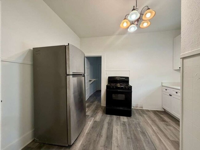 Building Photo - Property For Rent at 222 Lowell St, San Antonio TX 78210