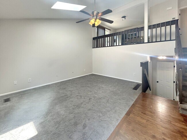 Building Photo - $0 DEPOSIT OPTION. DESIRABLE DAKOTA STATION SPLIT-LEVEL HOME WITH 3 BEDROOMS, 2 BATHS, AND SPACIO...