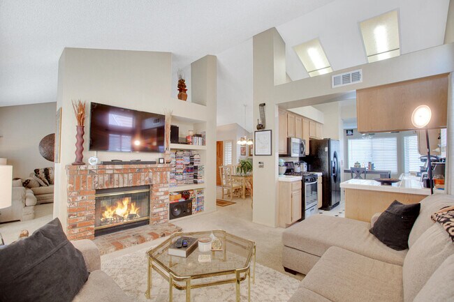Building Photo - 39458 Chantilly Ln