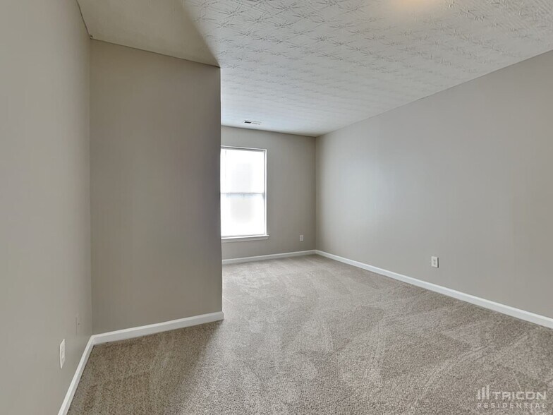 Building Photo - 298 Arrowhead Dr