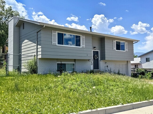 Building Photo - 1105 Mt View Ln