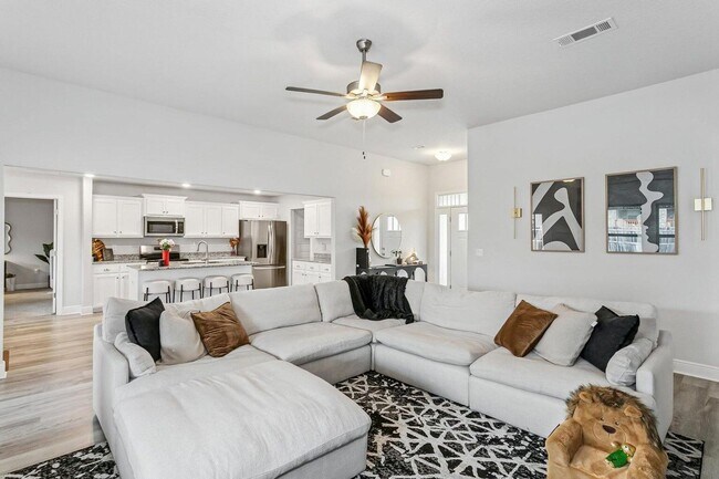 Building Photo - Beautiful Custom Build Home in North Crestview