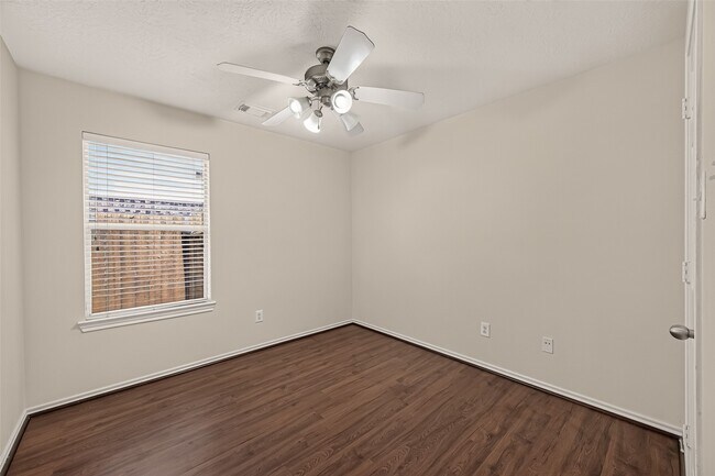 Building Photo - 5006 Juniper Walk Ln