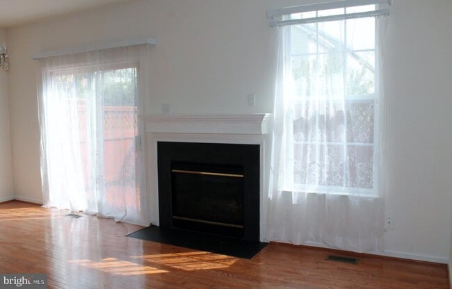 Building Photo - 21135 Camomile Ct