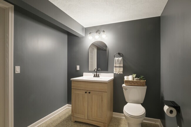 Building Photo - 1003 E Hopkins Dr