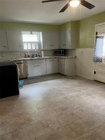 Building Photo - 4050 Russell Ave