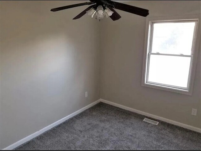 Building Photo - 576 Crestwood St SW