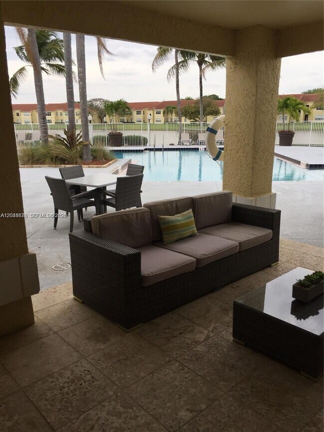 Building Photo - 12870 Vista Isles Dr