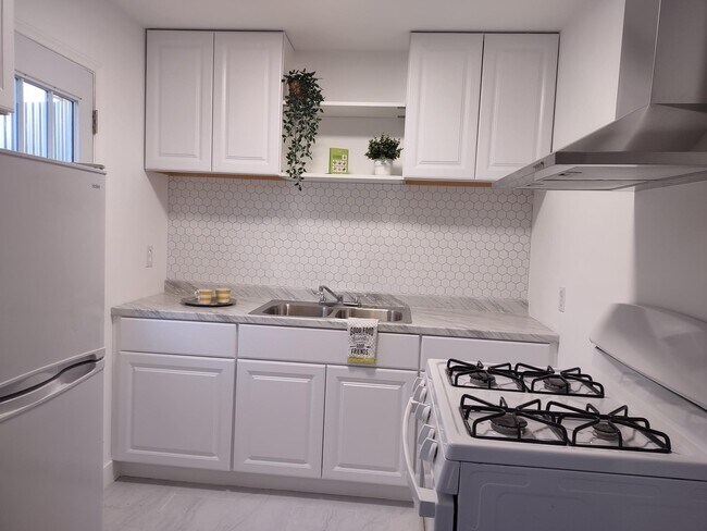 Kitchen - 206 N Florence St