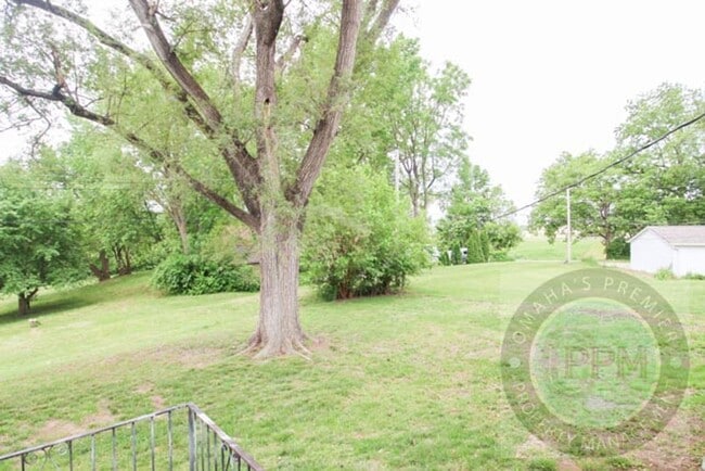 Building Photo - Spacious 3 Bedroom / 1 Bathroom Home in Be...