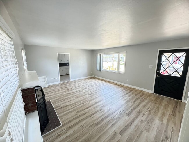 Building Photo - 220 Castaic Ave
