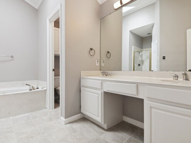 Building Photo - Spacious 2 Bedroom, 2 Bathroom Home in Eag...