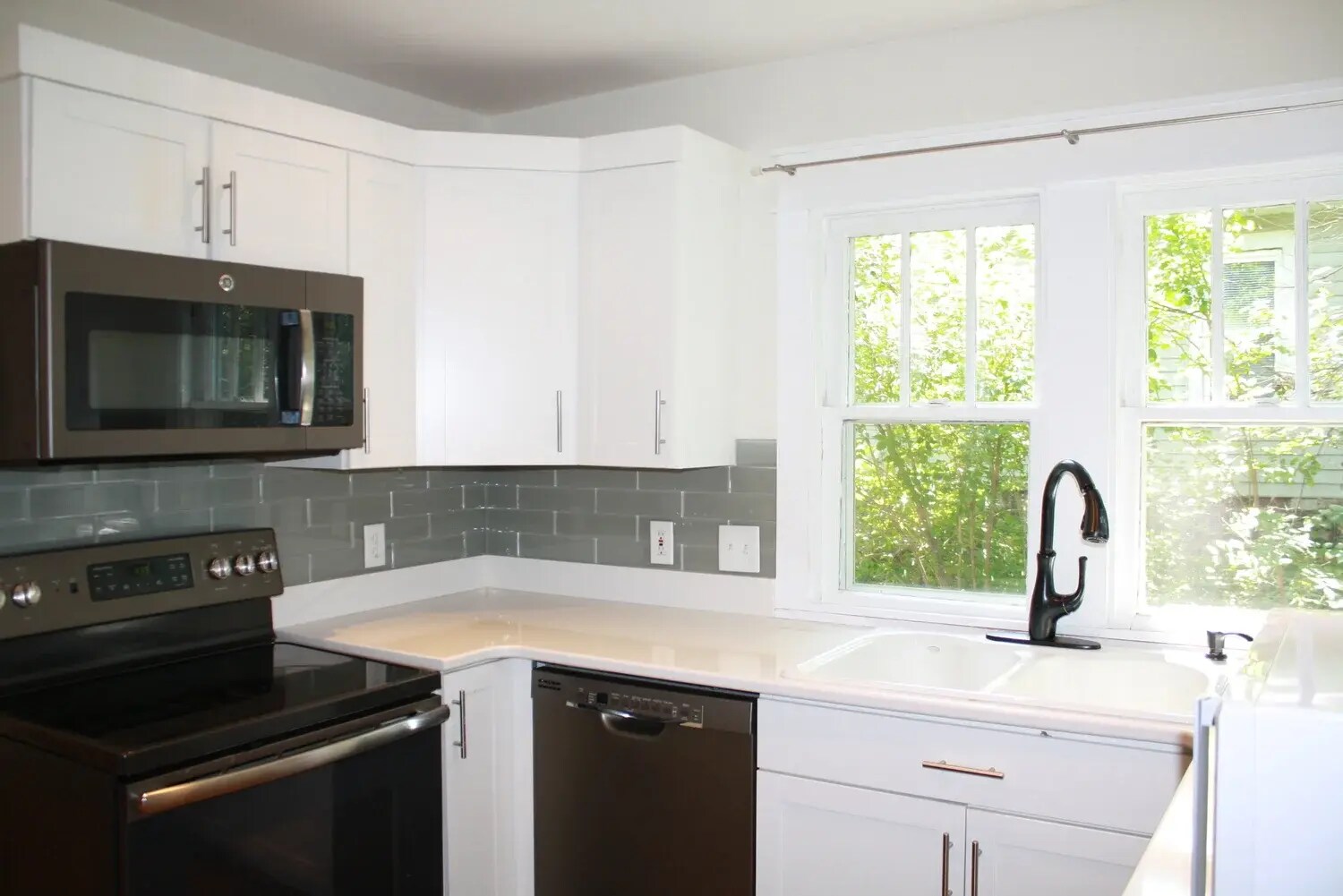 Building Photo - 213 E Cottage Grove Ave