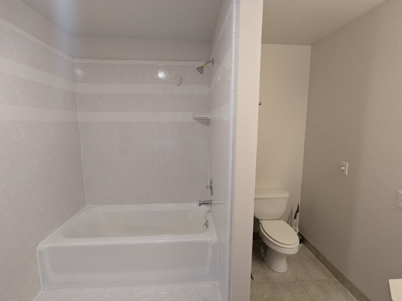 Building Photo - 1760 N 400 E