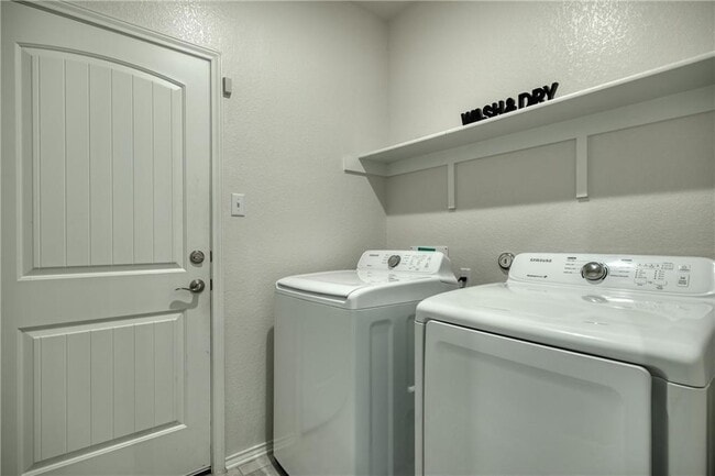 Building Photo - 521 Bradford Ln