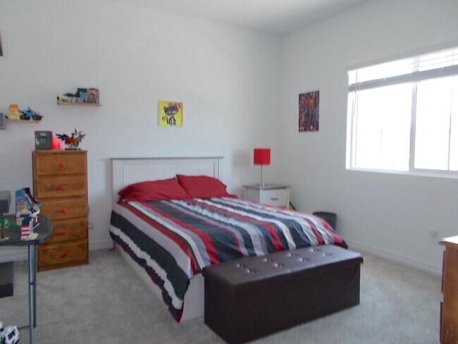 Building Photo - Beautiful 4 Bedroom Home