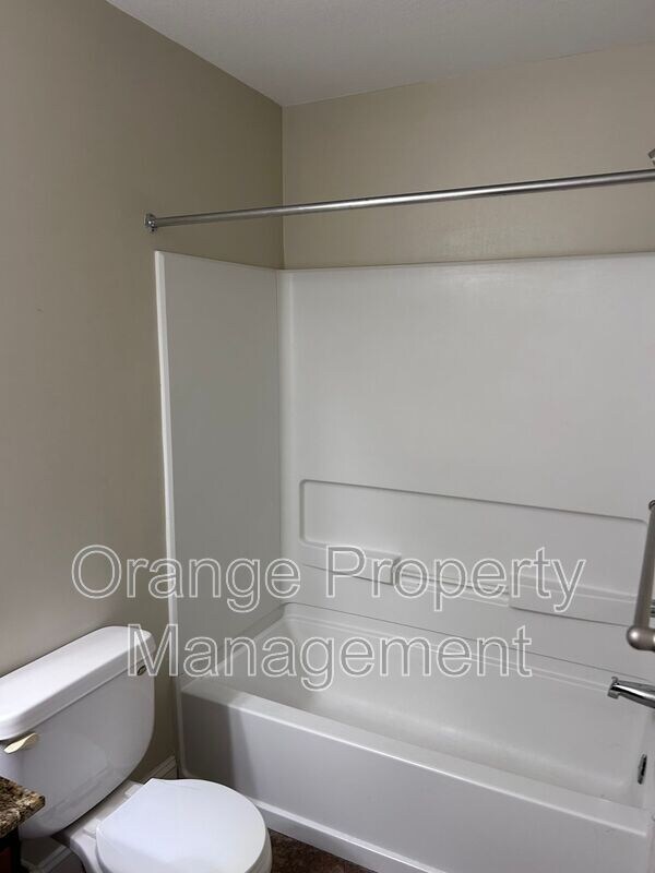 Building Photo - 204 Kelly Rd