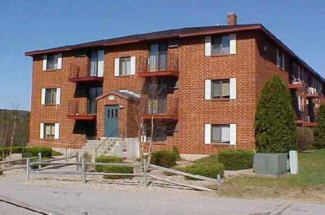 Building Photo - 1495 Bodwell Rd