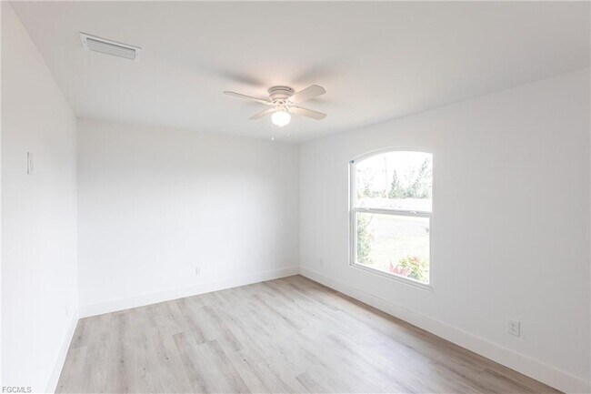 Building Photo - 2007 NW 21st St