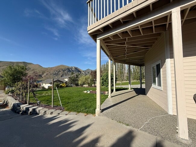 Building Photo - 432 Lakeview Dr