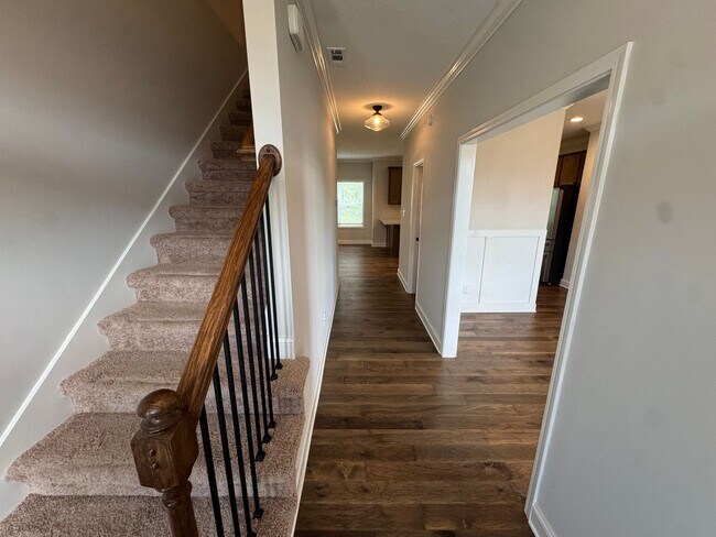 Building Photo - Modern Living on Myrtle Ridge Lane!