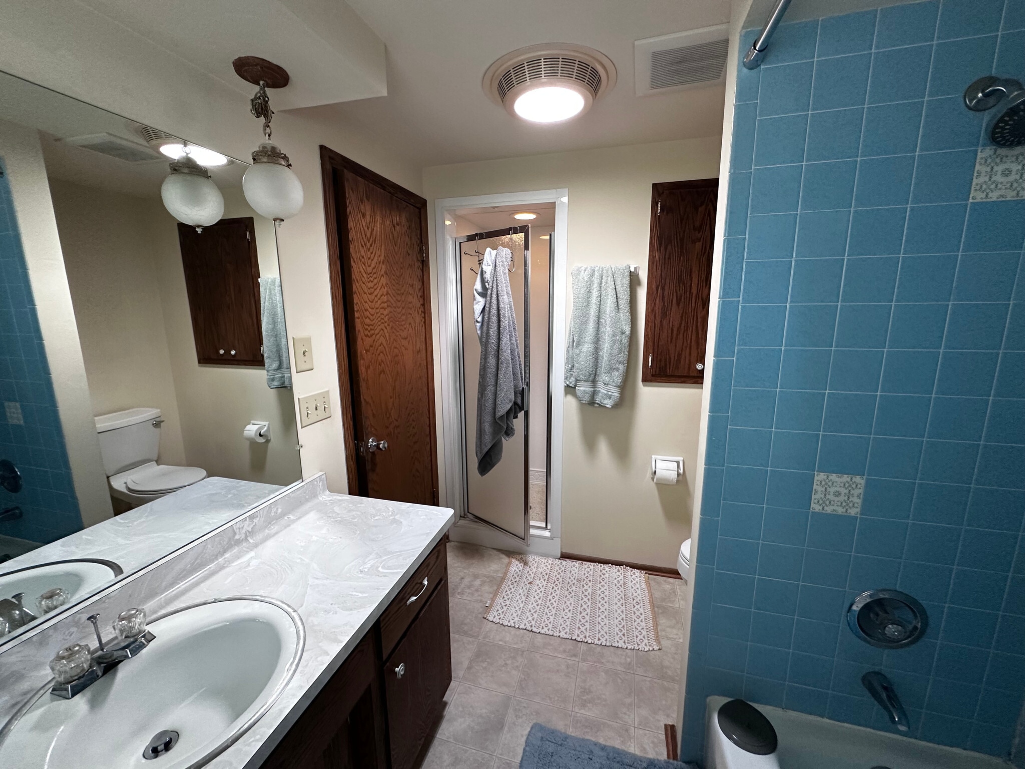Full Bath 1st Floor - 3655 S 90th St