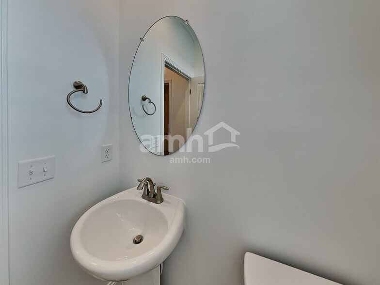 Building Photo - 8434 Northpoint Dr