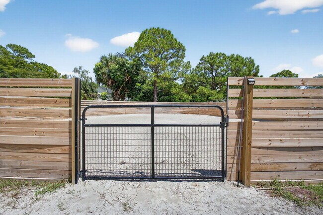 Building Photo - 17218 Shetland Ln