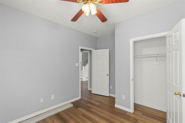 Building Photo - 4427 Village View Dr